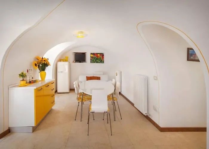 Вилла Casale San Michele